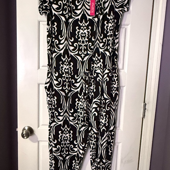 Stylish Black and White Jumpsuit - Picture 1 of 2